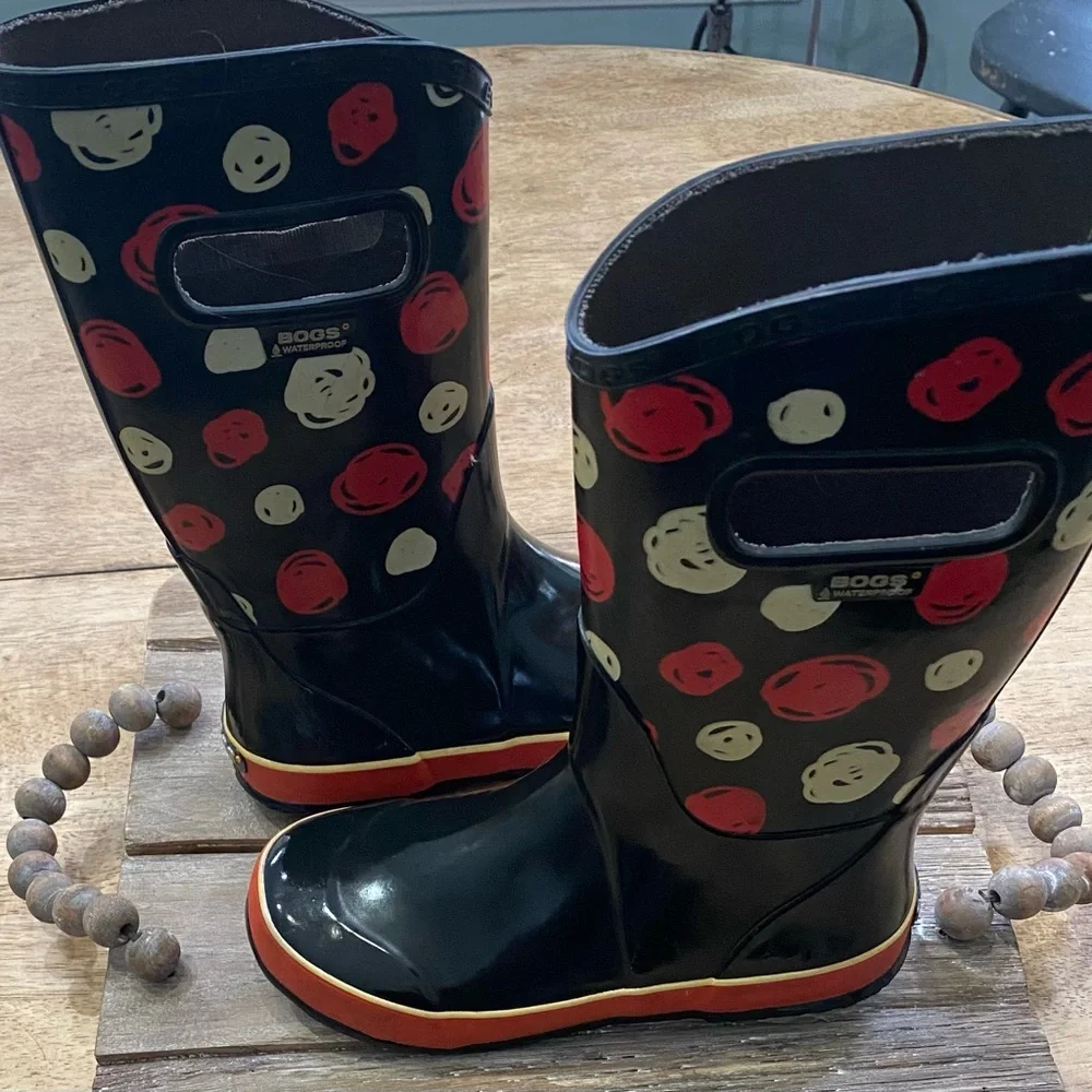 Bogs Classic Kids Unisex Size 3 Black W/ Red/Yellow Scribble Dot Rainboots‎